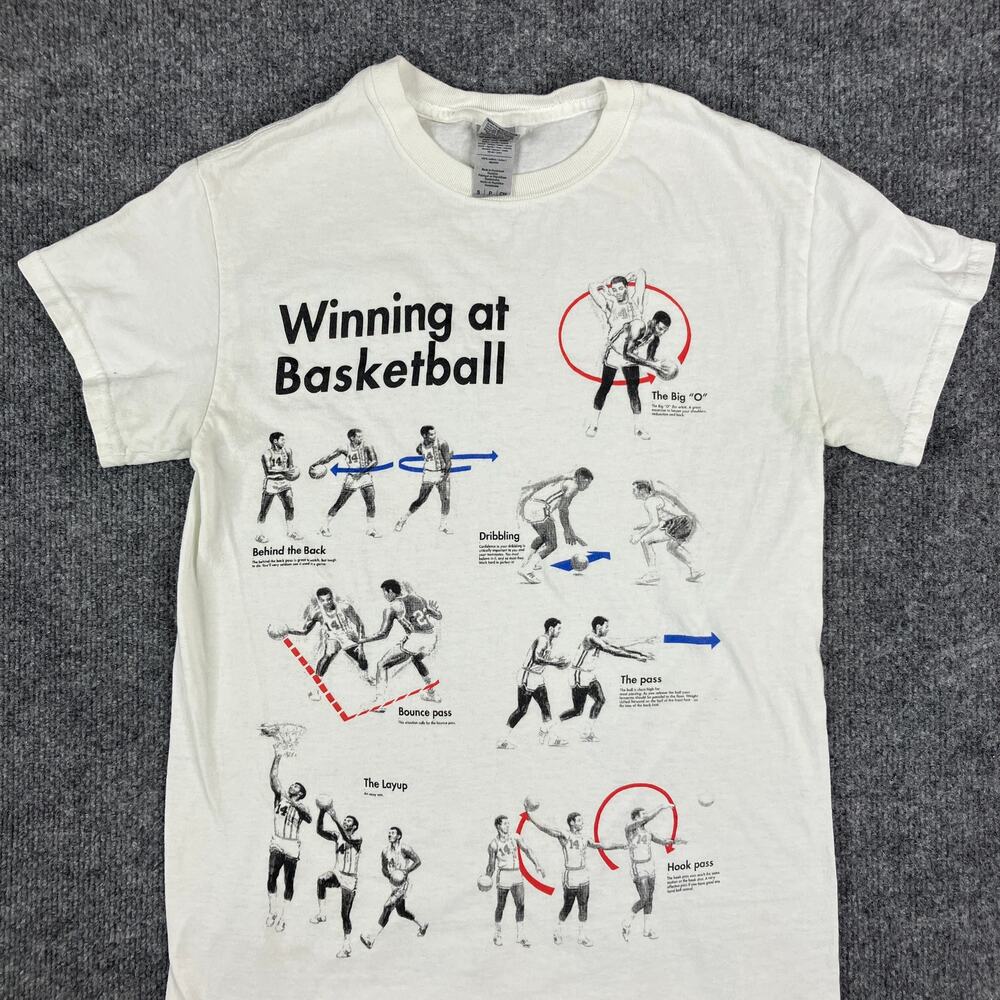 Gildan T-Shirt Mens Size S White Winning at Basketball Graphic Sports Tee